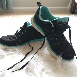Light weight Black & Teal Skechers tennis shoes